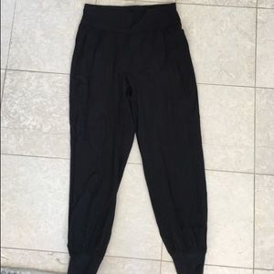 lululemon athletica Pants - Lululemon jogger Capri lululemon athletica Pants - Lululemon jogger Capri